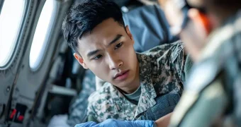 “Нажал точку под носом“: военврач спас пассажирку рейса Алматы - Анталья