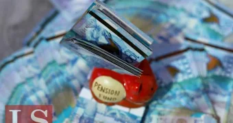 На старость: сколько денег на пенсионных счетах казахстанцев