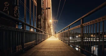 Мужчина выжил после прыжка с моста в Атырау