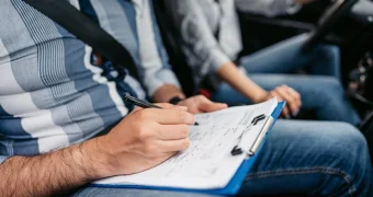 “Курица, права купила”: инструктор по вождению избил свою ученицу в Астане