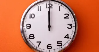 Смена часового пояса: казахстанец подал иск против правительства