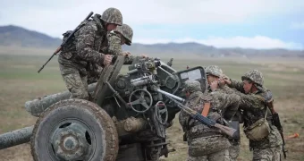 "Могут тратить на свои нужды": по 3,5 тыс. тенге в месяц получают срочники в Казахстане