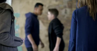 200 школьников подрались из-за девушки в Астане (ВИДЕО)