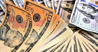 Приближается к 500 тенге: доллар бьет рекорды в обменниках