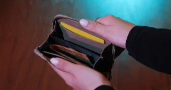 Работают полный день и находятся на грани бедности - Аймагамбетов о зарплатах казахстанцев