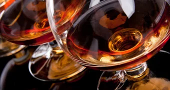 Россиян предупредили о подорожании коньяка и водки