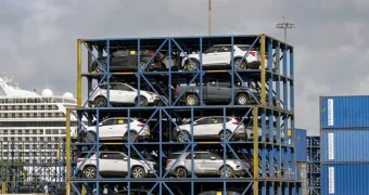 Можно ли физлицам ввозить авто в Казахстан, ответили в Минфине