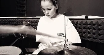 «Не стесняйтесь себя проявлять»: как 10-летний драммер из Актау ломает стереотипы о современных детях