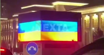 Цвета флага России сменились на украинский двуколор в Астане: в МВД начали расследование (видео)