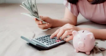 Можно ли использовать пенсионные накопления для погашения кредитов, рассказал глава ЕНПФ