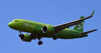 Летевший из России в Китай самолет с пассажирами на борту начал резко падать