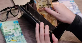 На сколько вырастут МРП, прожиточный минимум и привязанные к ним выплаты в Казахстане