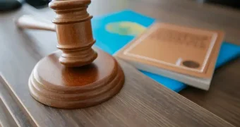 Можно ли ходить в школу в платке: Верховный суд вынес решение