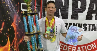 Спортсмен из Актау установил семь мировых рекордов по силовым видам спорта