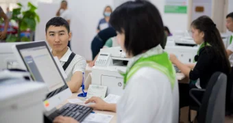 Сотрудница ЦОНа удаляла сведения о собственниках недвижимости в Атырау