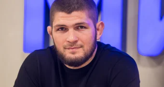 Хабиба Нурмагомедова сняли с рейса в США