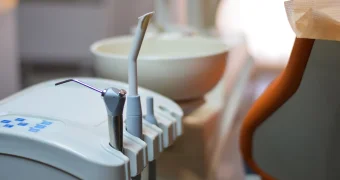 Стоматолог избил пациентку в Алматинской области