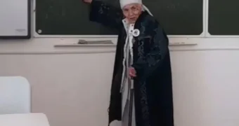 Видео с 93-летней учительницей восхитило казахстанцев