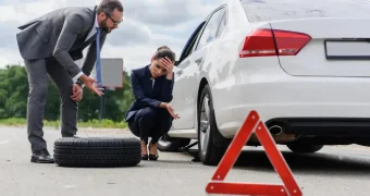 Наехал на яму и повредил авто: как получить компенсацию за ущерб
