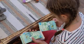 Кому могут выплатить более 200 тыс. тенге на обучение ребенка в Казахстане