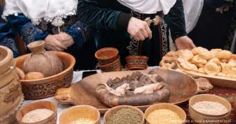 Выкуп невесты и пышные тои в кредит - мнения казахстанцев о старинных обычаях разделились