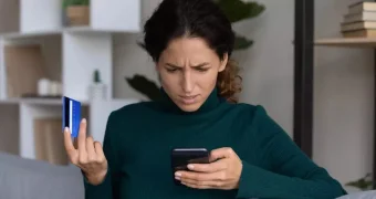 Срок действия банковских карт для иностранцев ограничили одним годом в Казахстане