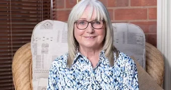 В Британии женщина порезалась, открывая консервы, и впала в кому