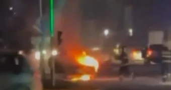 Горящий автомобиль в Жанаозене попал на видео