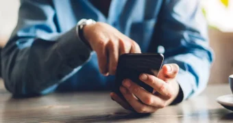 Казахстанец потерял миллионы после переписки с “несовершеннолетней“