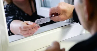 Иностранные права некоторых живущих в России людей станут недействительными