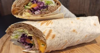 Больше миллиона тенге отсудила актюбинка за донер с железкой