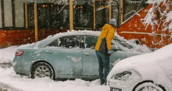 Прогрев авто более 5 минут, платные парковки: депутат высказался о “штрафстане“