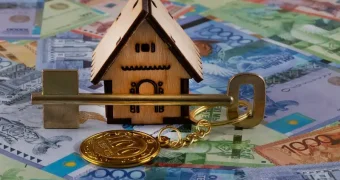 Гражданка Греции случайно узнала о том, что должна 31 млн незнакомцу из Шымкента