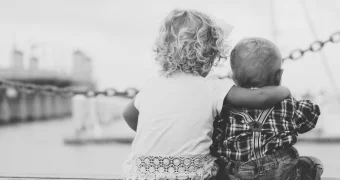 Ученые выяснили, какие дети являются «любимцами» в семье