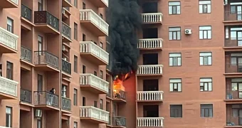 Пожар произошел в одном из жилых комплексов Актау. ВИДЕО