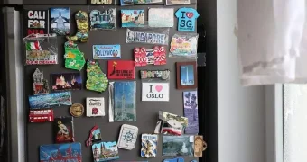 Запомните на всю жизнь: почему нельзя вешать магниты на холодильник