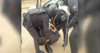 Угрожал слить интимные фото: видео задержания жителя Жанаозена