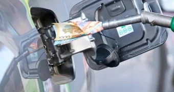 Государственное регулирование цен на бензин и дизтопливо отменили в Казахстане