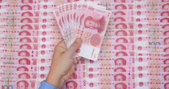 Благодарность работникам: китайская компания раздала сотрудникам 8,2 миллиона долларов