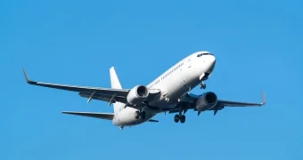Летевший рейсом из Дубая пассажирский Boeing подал сигнал бедствия над Каспийским морем