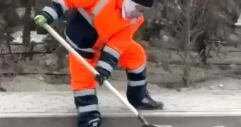 Дилетанты? Действия дворников удивили жителей Актау