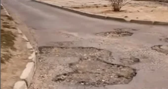 Вот такой «Дубай» в Актау: жители 4 микрорайона жалуются на ямы на дорогах