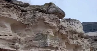 Скальная тропа в Актау «трещит по швам»