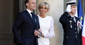 Назвавшая жену Макрона мужчиной журналистка просит убежища в России