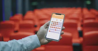 Почти полмиллиона тенге списали с карты казахстанца за билет на выступление стендап-комиков