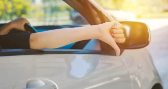 Конфликт на дороге и роды жены. Житель Великобритании подал в суд на алматинца