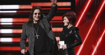 У легендарного рок-музыканта отказали ноги