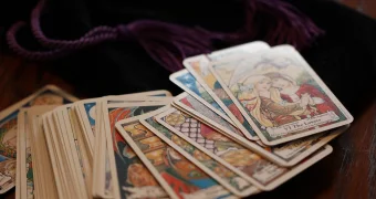 Пророчество не сбылось: суд обязал таролога вернуть деньги клиентке в Костанае