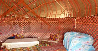 «Как зонт»: алматинец изобрел юрту-трансформер. Видео