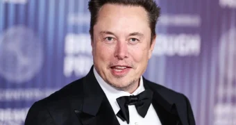 Илон Маск призвал закрыть “Радио Свобода“ и “Голос Америки“